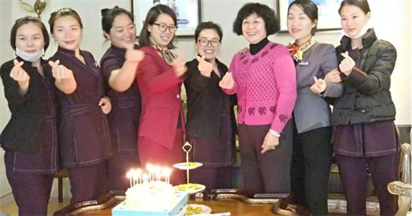 靜博士創(chuàng)始人祝愉勤的一次分享，何以讓千人會場連續(xù)響起了32次掌聲？5